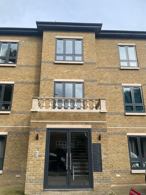 Exterior detail - Stylish Croydon 1-Bed Flat | Central London Access | Balcony (South Croydon)