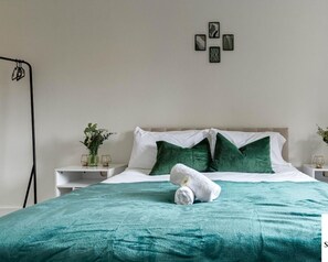 1 bedroom, WiFi, bed sheets - Stylish Croydon 1-Bed Flat | Central London Access | Balcony (South Croydon)