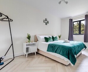 1 bedroom, WiFi, bed sheets - Stylish Croydon 1-Bed Flat | Central London Access | Balcony (South Croydon)