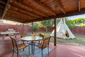 Outdoor dining - Moroccan Hacienda Retreat- By Festival Grounds (Indio)