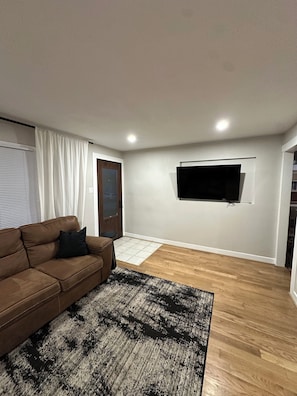 Unclassified image, 2 of 6, button - Serene 2-bedroom house with AC in Saint Ann (Saint Ann)