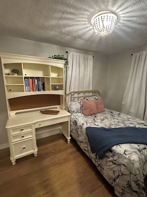 Unclassified image, 5 of 6, button - Serene 2-bedroom house with AC in Saint Ann (Saint Ann)