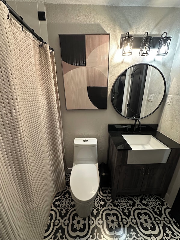 Unclassified image, 1 of 6, button - Serene 2-bedroom house with AC in Saint Ann (Saint Ann)