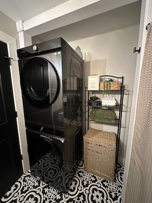 Unclassified image, 4 of 6, button - Serene 2-bedroom house with AC in Saint Ann (Saint Ann)