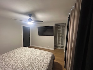 Unclassified image, 3 of 6, button - Serene 2-bedroom house with AC in Saint Ann (Saint Ann)