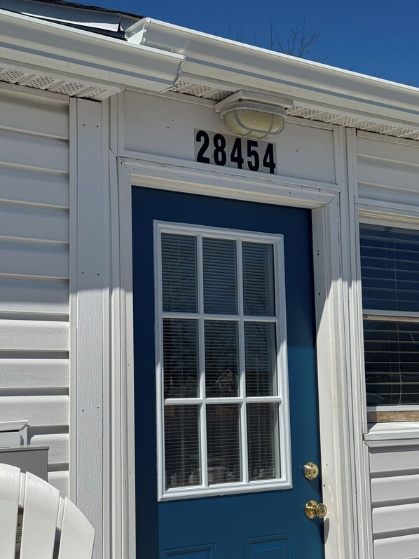 Unclassified image, 1 of 11, button