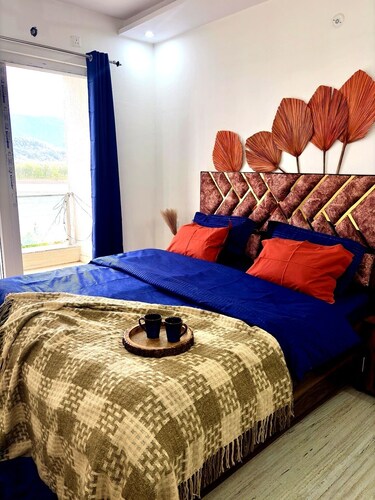Palm & Pampas  Ganga View  2BHK Near Ghat Couple/Family and Pet friendly