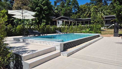 Baan Phangan- Beautiful 2-bedroom villa with AC & outdoor swimming pool