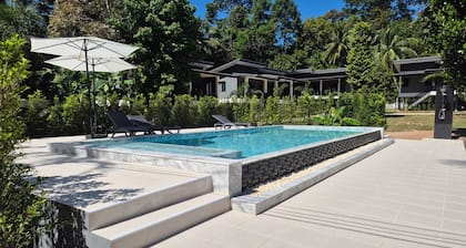Baan Phangan- Beautiful 2-bedroom villa with AC & outdoor swimming pool