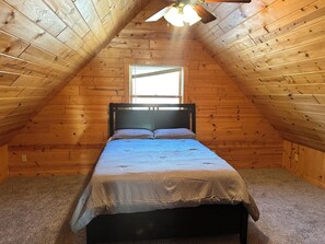 Iron/ironing board, WiFi, bed sheets - peaceful Northwoods retreat on quiet Crystal Lake (Gordon)