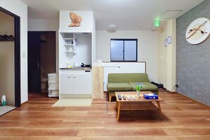 Smart TV - Friends Inn 友居 花園町201 两居室 日式和风民宿 (Osaka)