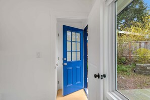 A blue door leading to a room with a window. - Perch - 3BR Bellevue Comfort: Parking + Pet Friendly (Bellevue)
