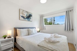 Iron/ironing board, free WiFi, bed sheets