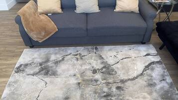 Room, 1 Bedroom | Living area