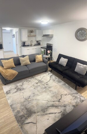 Room, 1 Bedroom | Living room