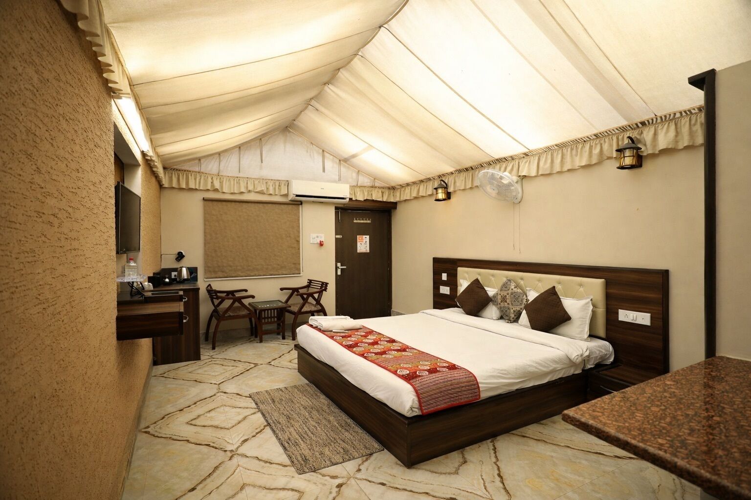 Luxury Tent, City View