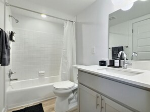 Bathroom - Quiet Escape, Free Parking, Near Downtown Hotspots (Birmingham)