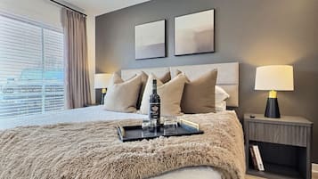 Desk, iron/ironing board, WiFi, bed sheets