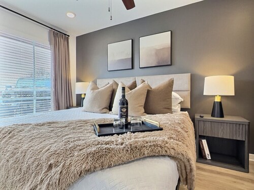 Calm Getaway, Free Parking, Near Downtown Hotspots