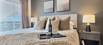 Calm Getaway, Free Parking, Near Downtown Hotspots