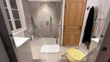 Shower, towels