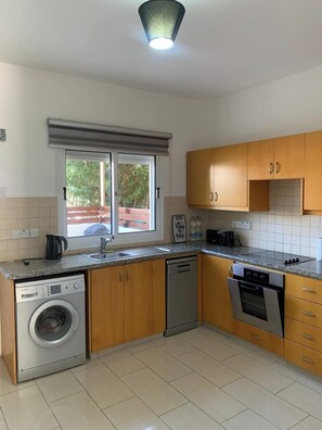Fridge, microwave, oven, stovetop - Kings beach Townhouse (Paphos)