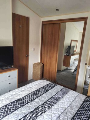 Iron/ironing board, WiFi, bed sheets - BandR Turnberry-Escape-Scotland (Girvan)