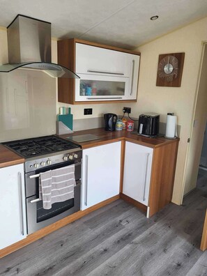 Fridge, microwave, oven, stovetop - BandR Turnberry-Escape-Scotland (Girvan)