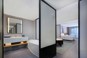 Suite, 1 habitación, vista a la ciudad | Baño