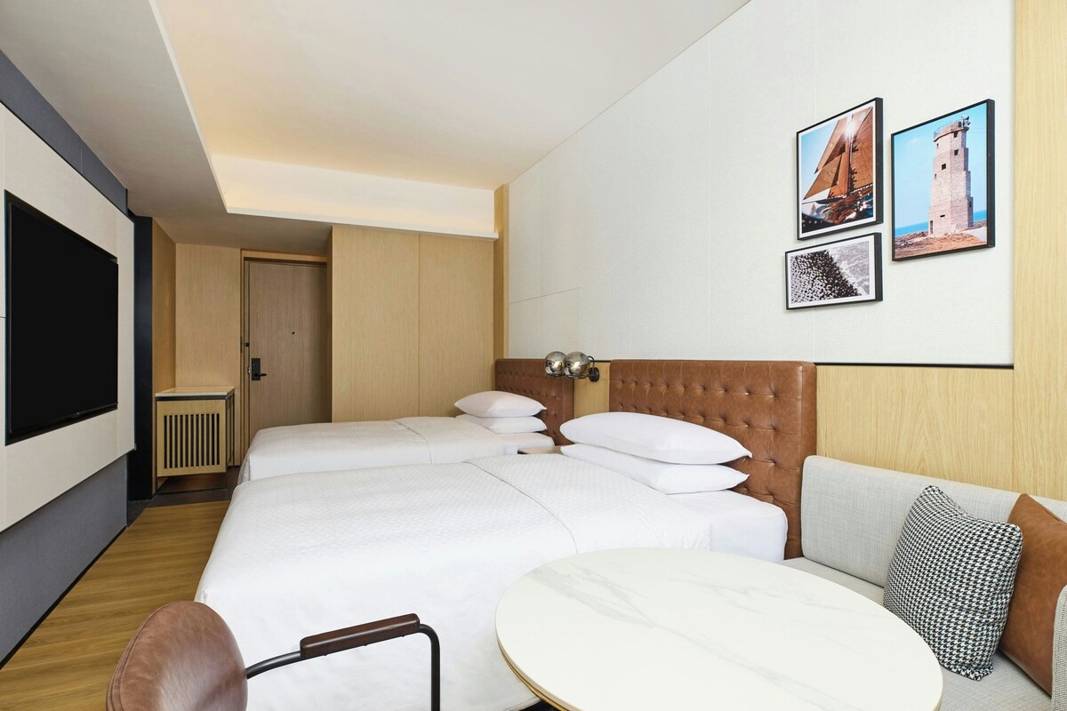 Superior Room, 2 Double Beds, City View