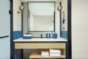 Bathroom - Four Points By Sheraton Rizhao Central Activities Zone (Rizhao)