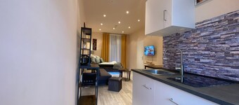 Apartment Sleeps 3 with Parking and Garden