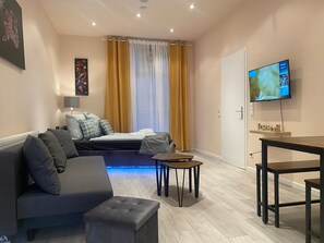 Fernseher, Stereoanlage