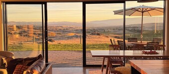 Luxury Hilltop Retreat | Panoramic Views + Stargazing