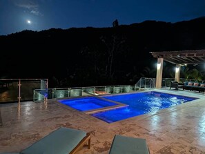 A swimming pool with a view of the mountains at night. - Canary Suite - Brisal Mountain Retreat (Jarabacoa)