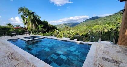 Bluebird Room - Brisal Mountain Retreat