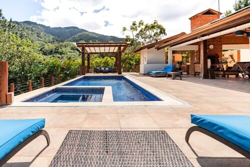 Flamingo Grand Suite  - Brisal Mountain Retreat
