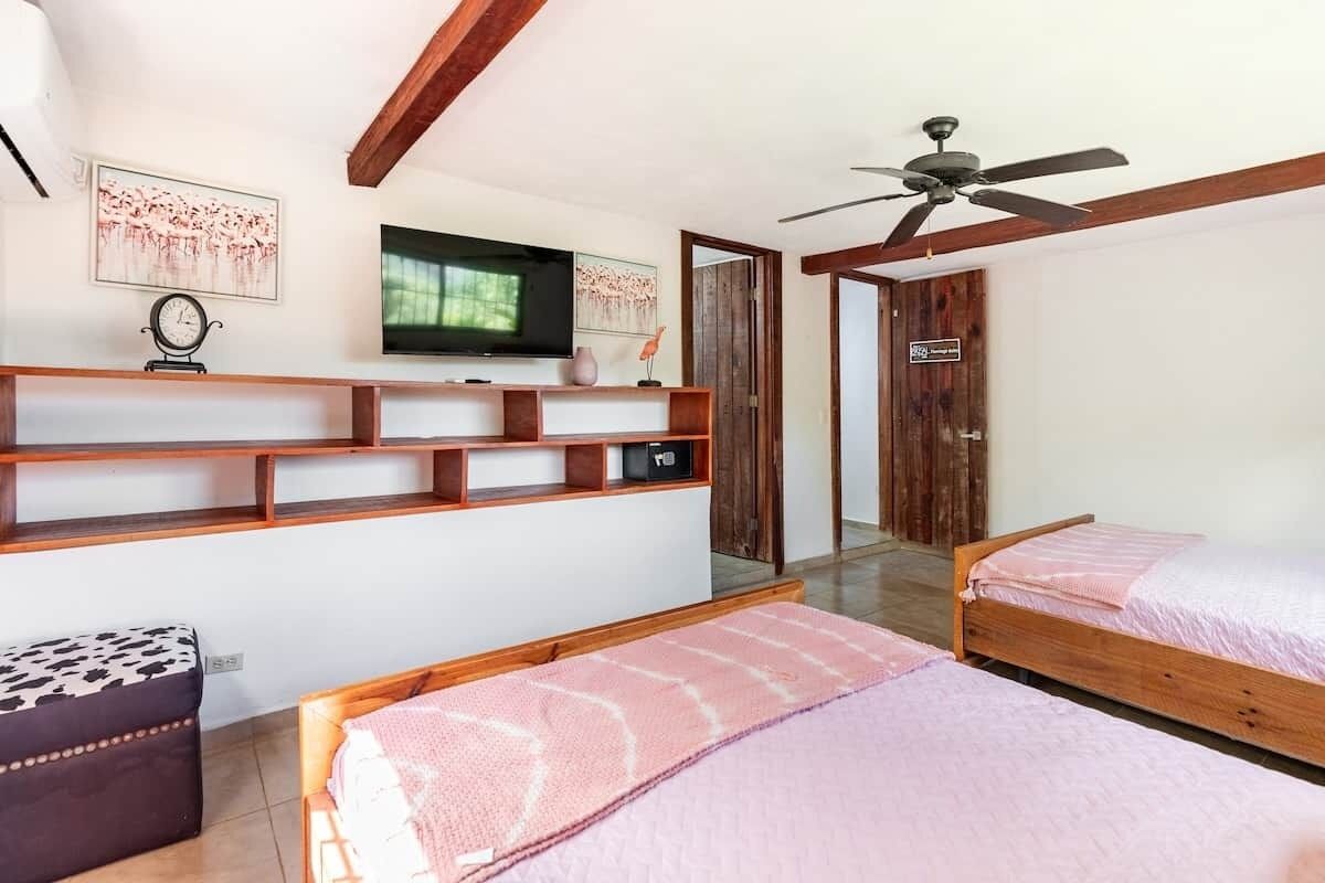 In-room safe, WiFi, bed sheets