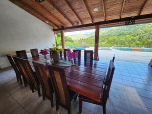 Outdoor dining - Parrot Room - Brisal Mountain Retreat (Jarabacoa)