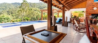Parrot Room - Brisal Mountain Retreat