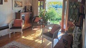 Interior - Willowstream Cottage - Te Awanga, Hawkes Bay NZ (Te Awanga)