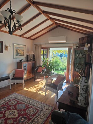 Interior - Willowstream Cottage - Te Awanga, Hawkes Bay NZ (Te Awanga)