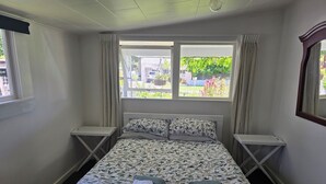 4 bedrooms, iron/ironing board, WiFi, bed sheets - Willowstream Cottage - Te Awanga, Hawkes Bay NZ (Te Awanga)
