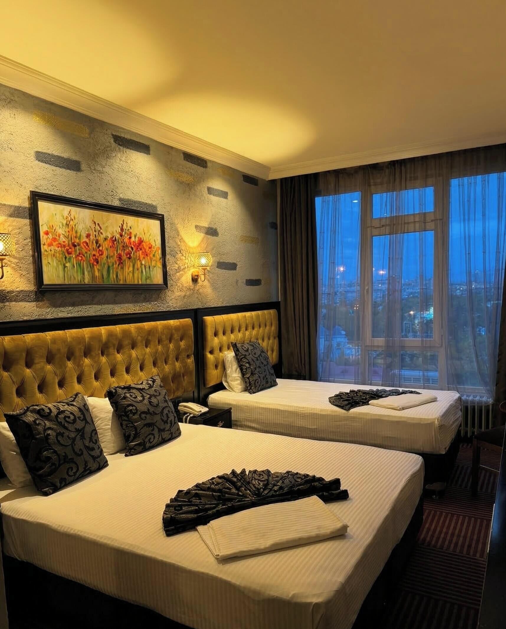 Chambre Familiale avec lits jumeaux, vue ville