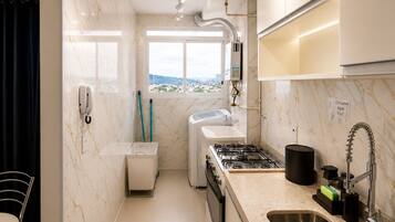 Refrigerador, microondas, horno, placa de cocina