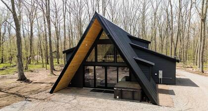 Luxury A-Frame Cabin • Hot Tub + A-frame Sauna