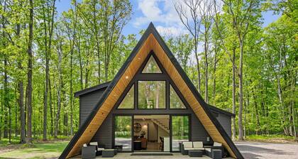 Luxury A-Frame Cabin • Hot Tub + A-frame Sauna