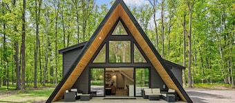Luxury A-Frame Cabin • Hot Tub + A-frame Sauna
