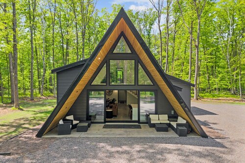 Luxury A-Frame Cabin • Hot Tub + A-frame Sauna
