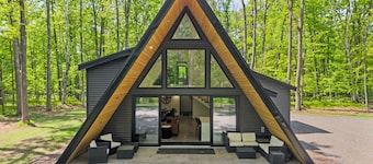 Luxury A-Frame Cabin • Hot Tub + A-frame Sauna